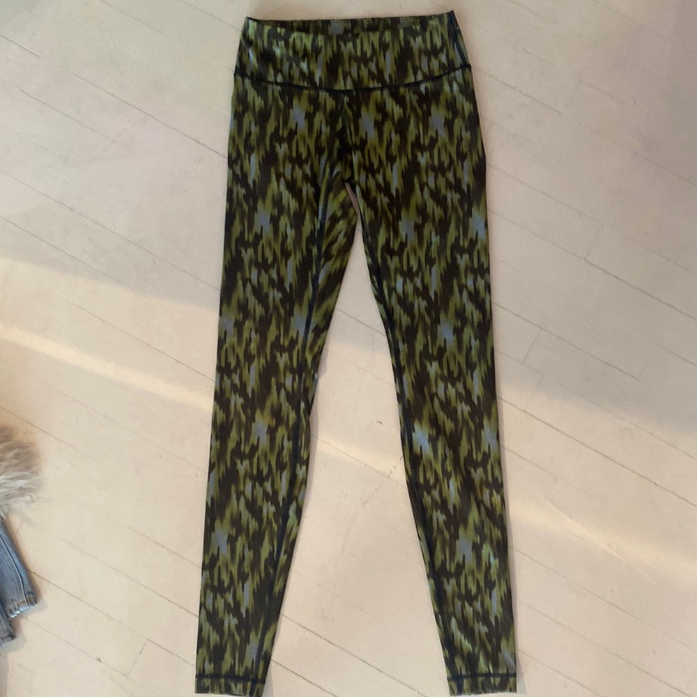 Lululemon Green Slytherin Legging - size 4 - Never worn